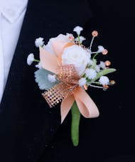 Simply Chic Boutonniere